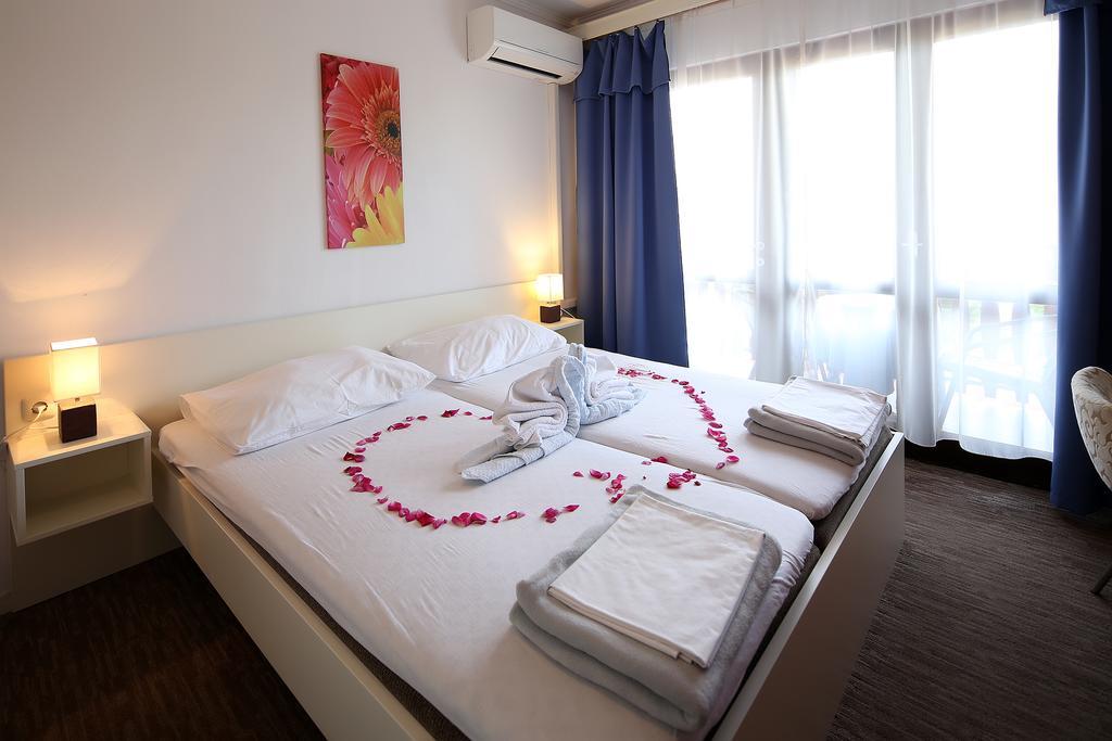 Guest House Zeba & Riviera Šilo Екстериор снимка
