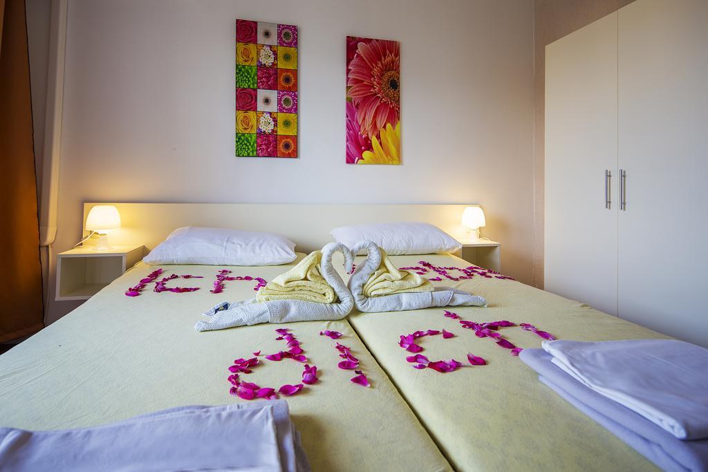 Guest House Zeba & Riviera Šilo Екстериор снимка
