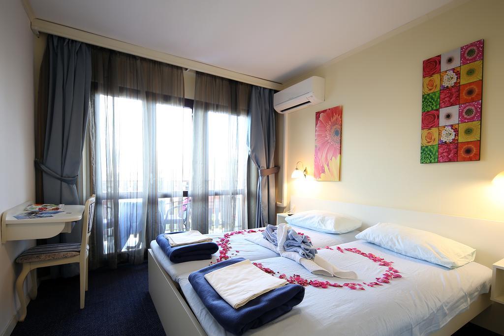 Guest House Zeba & Riviera Šilo Екстериор снимка