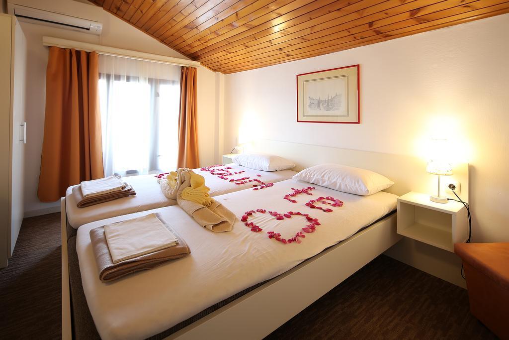 Guest House Zeba & Riviera Šilo Екстериор снимка