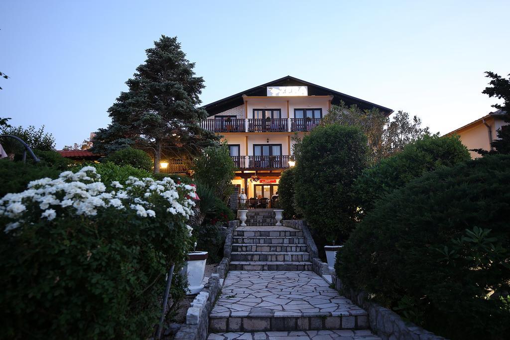 Guest House Zeba & Riviera Šilo Екстериор снимка
