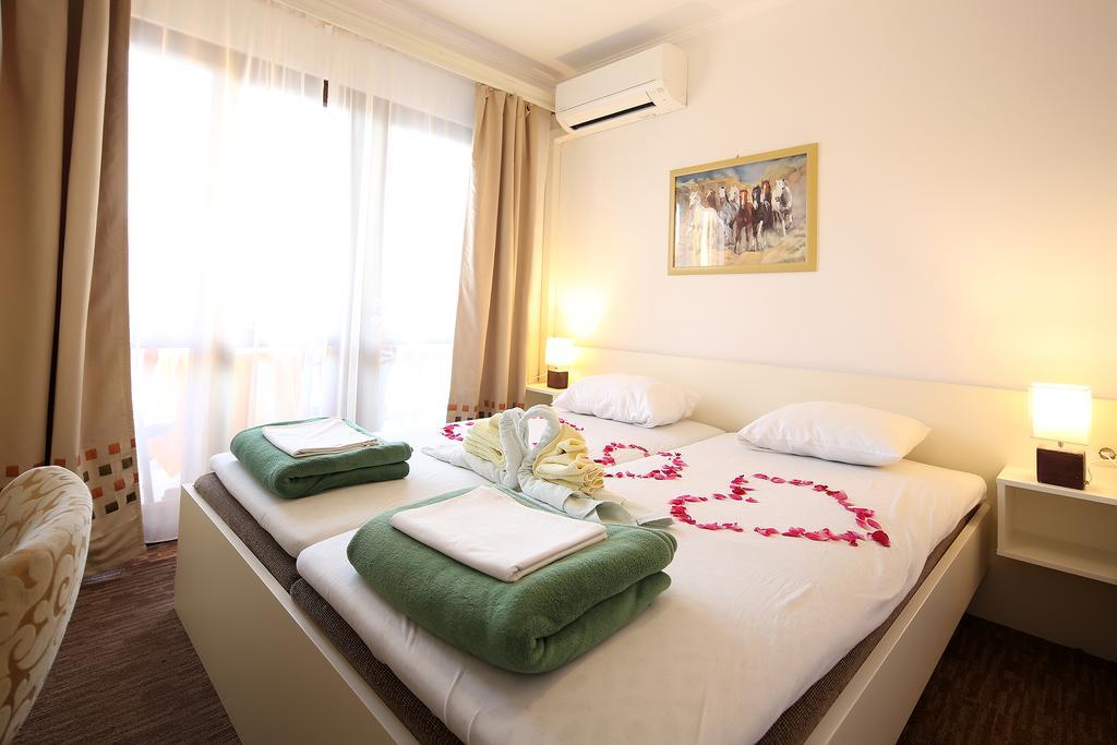 Guest House Zeba & Riviera Šilo Екстериор снимка
