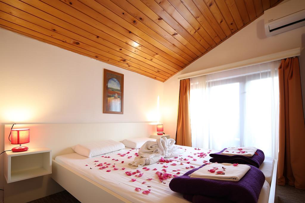 Guest House Zeba & Riviera Šilo Екстериор снимка