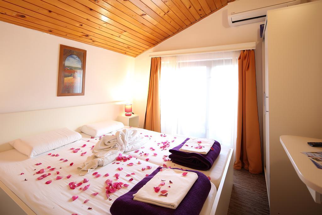 Guest House Zeba & Riviera Šilo Екстериор снимка