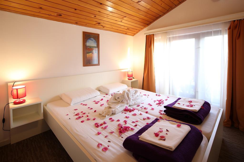 Guest House Zeba & Riviera Šilo Екстериор снимка