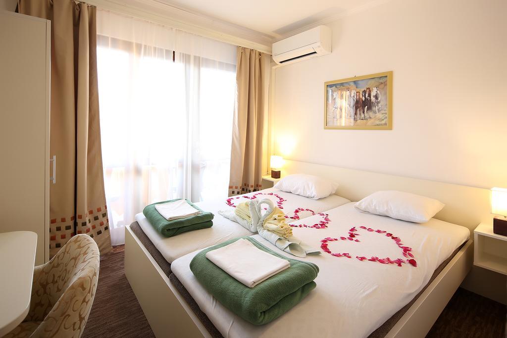 Guest House Zeba & Riviera Šilo Екстериор снимка