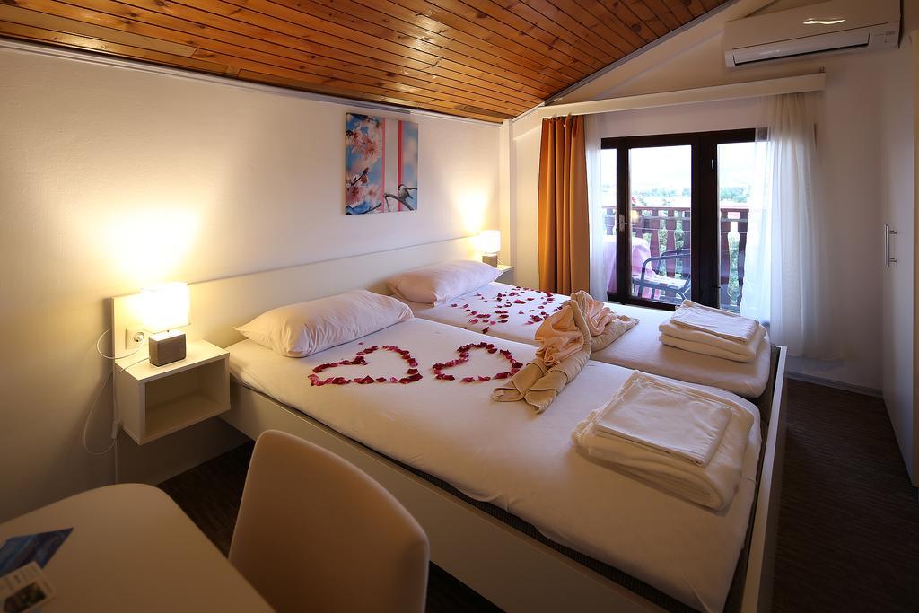 Guest House Zeba & Riviera Šilo Екстериор снимка
