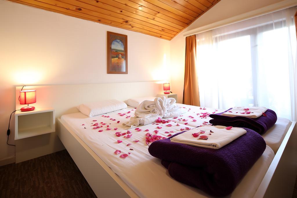 Guest House Zeba & Riviera Šilo Екстериор снимка