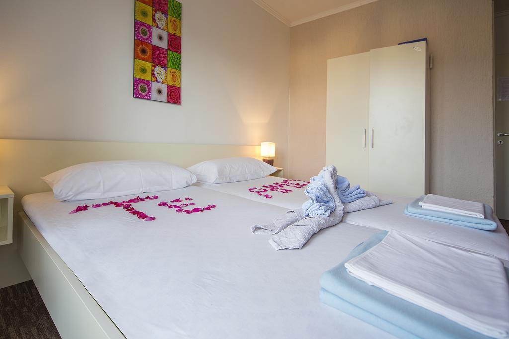 Guest House Zeba & Riviera Šilo Екстериор снимка