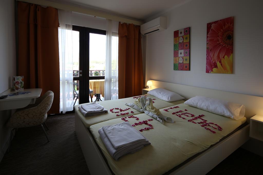 Guest House Zeba & Riviera Šilo Екстериор снимка