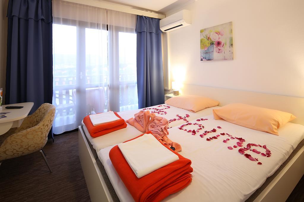 Guest House Zeba & Riviera Šilo Екстериор снимка