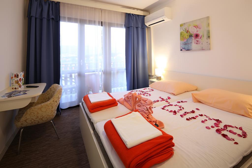Guest House Zeba & Riviera Šilo Екстериор снимка