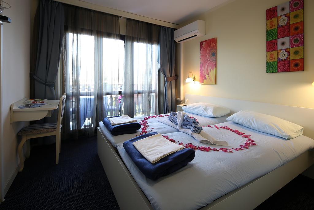Guest House Zeba & Riviera Šilo Екстериор снимка