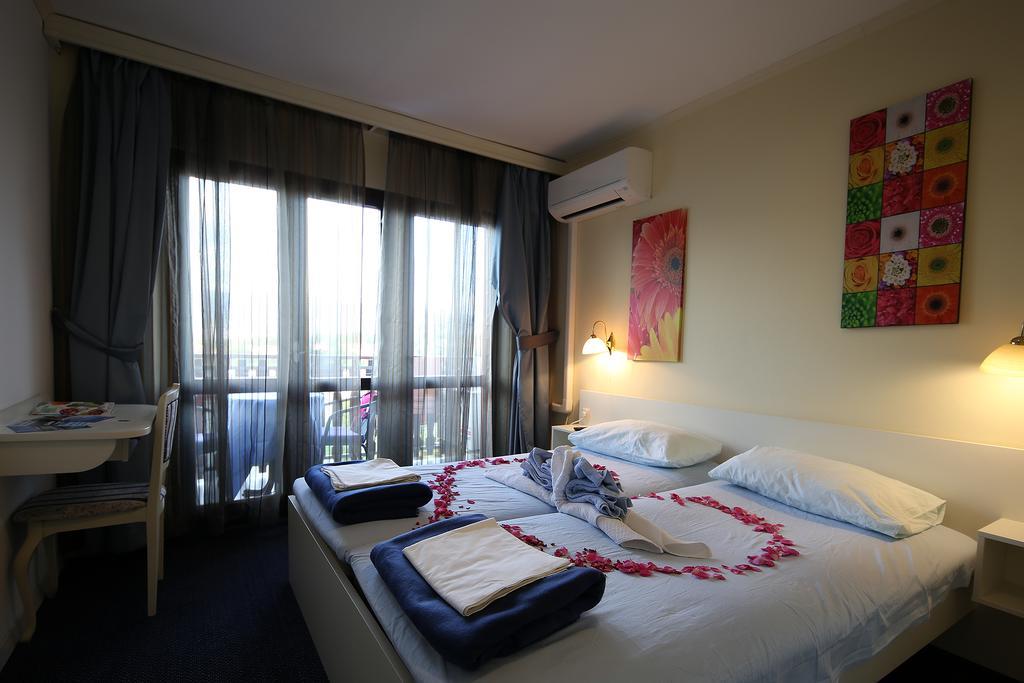 Guest House Zeba & Riviera Šilo Екстериор снимка