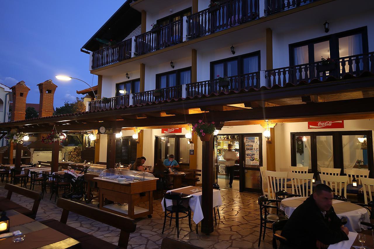 Guest House Zeba & Riviera Šilo Екстериор снимка