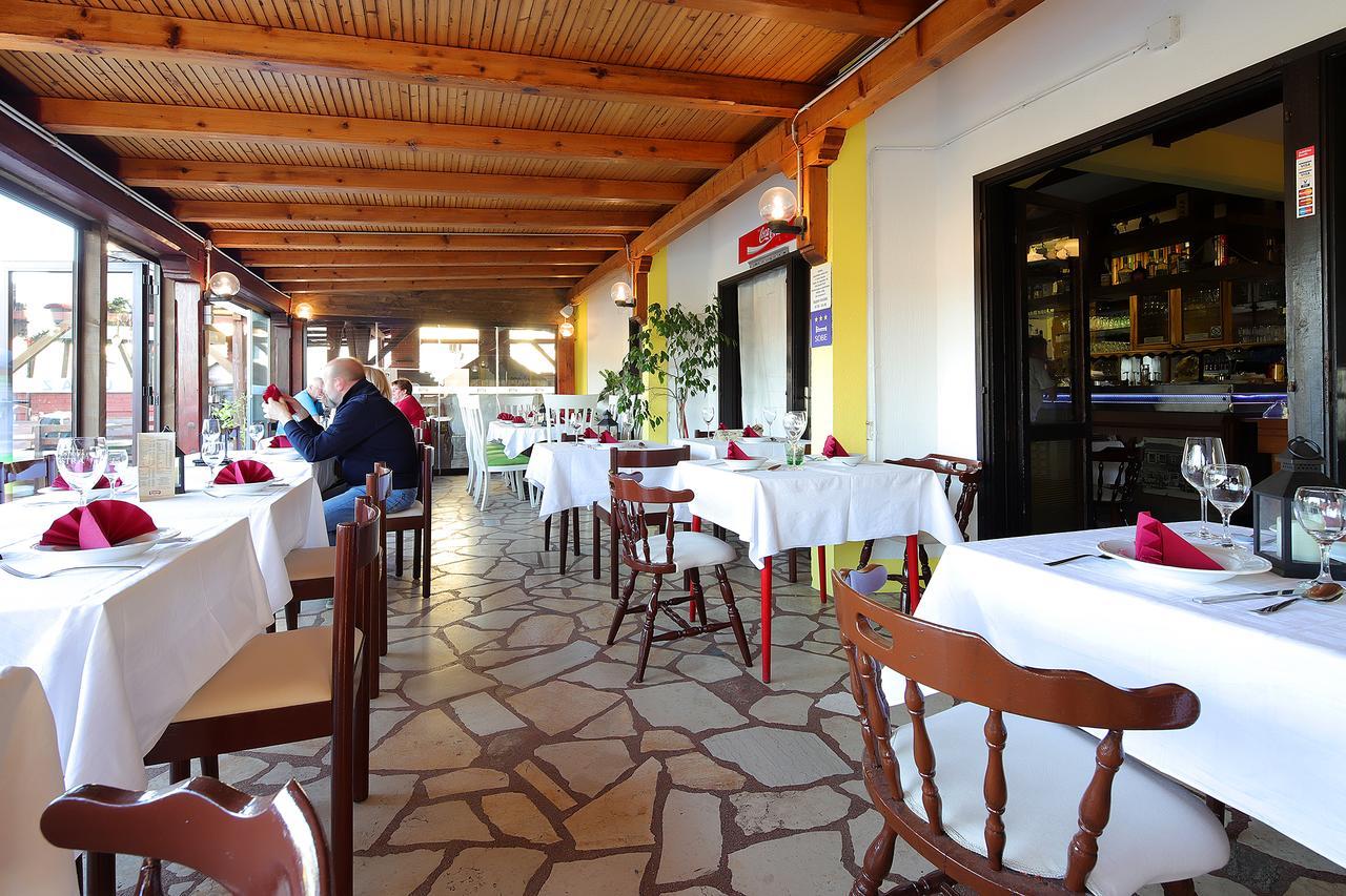 Guest House Zeba & Riviera Šilo Екстериор снимка